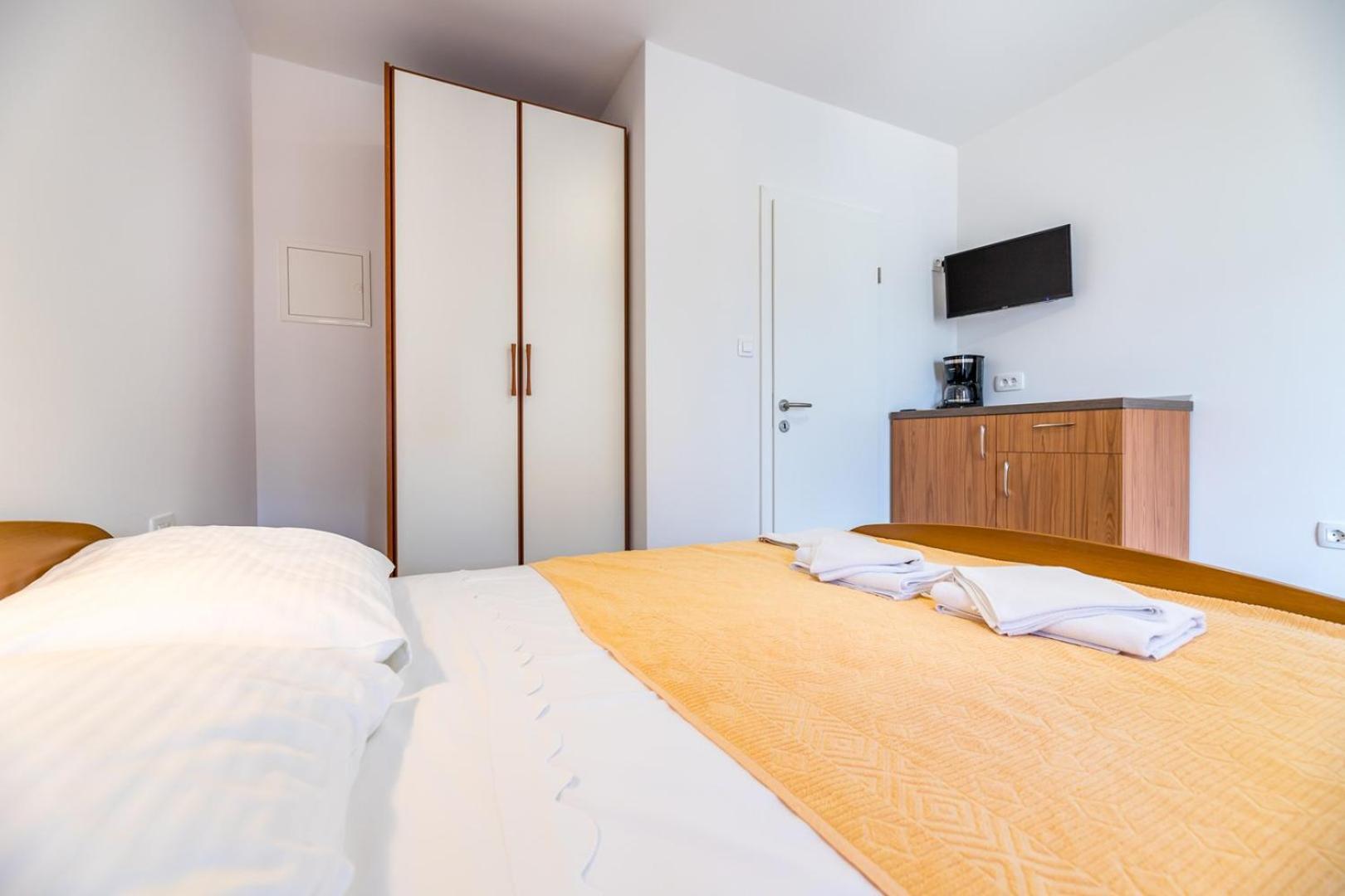 Apartments & Rooms Dekanic Baška Eksteriør bilde